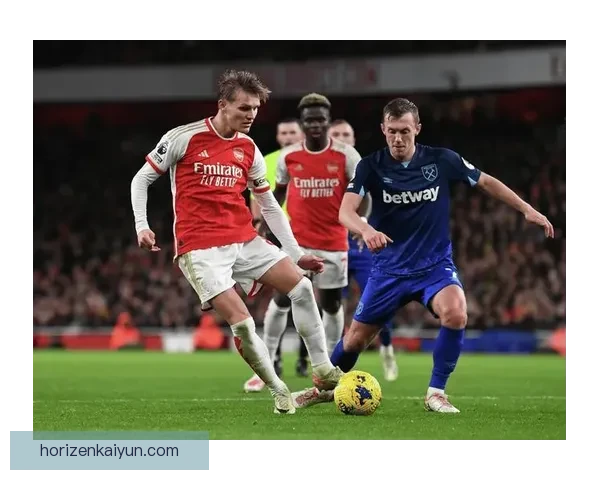 阿森纳边路进攻特点：传切配合频繁，边中结合紧密，推进速度与控球转换表现稳健